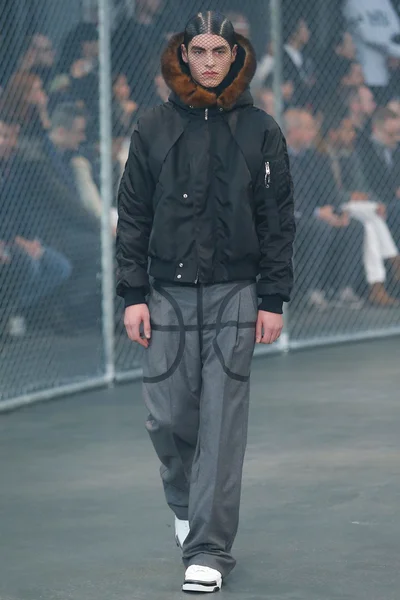 Look 24